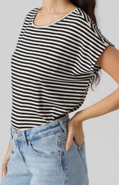 VERO MODA VMAVA PLAIN SS TOP STRIPE GA JRS NOOS Dames T-shirt - Maat XXL 8 VERO MODA VMAVA PLAIN SS TOP STRIPE GA JRS NOOS Dames T-shirt - Maat XXL -Vero Moda 774x1200 2