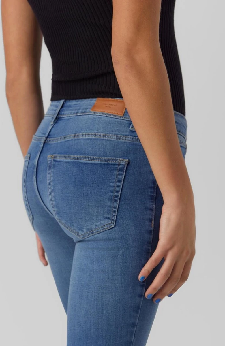 Vero Moda VMSCARLET MR SKN FLARED J VI3294 GA NOOS Dames Jeans Medium Blue Denim M X L30 5 Vero Moda VMSCARLET MR SKN FLARED J VI3294 GA NOOS Dames Jeans Medium Blue Denim M X L30 - Afbeelding 5
