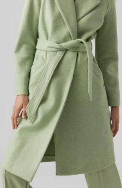 VERO MODA VMFORTUNEAYA SS23 LONG COAT NOOS Dames Jas Reseda - Maat S -Vero Moda 780x1200 6