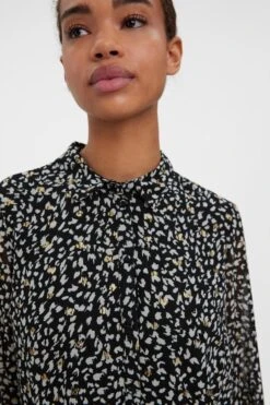VERO MODA VMNINI L/S SHIRT WVN BTQ Dames Blouse - Maat S 8 VERO MODA VMNINI L/S SHIRT WVN BTQ Dames Blouse - Maat S -Vero Moda 800x1200 272
