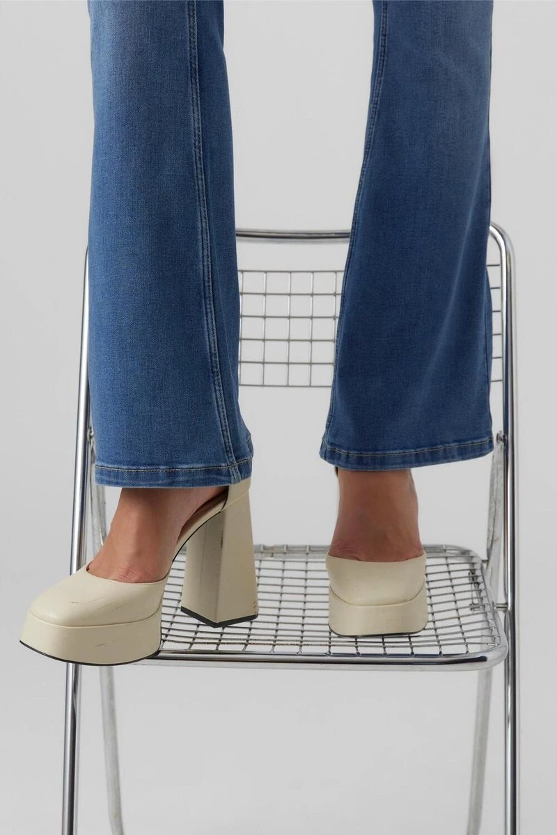 VERO MODA VMSCARLET MR SKN FLARED J VI3294 GA NOOS Dames Jeans - Maat L X L34 5 VERO MODA VMSCARLET MR SKN FLARED J VI3294 GA NOOS Dames Jeans - Maat L X L34 - Afbeelding 5