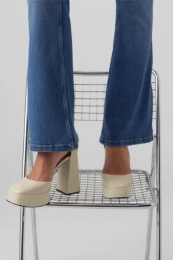 Vero Moda VMSCARLET MR SKN FLARED J VI3294 GA NOOS Dames Jeans Medium Blue Denim XXL X L30 10 Vero Moda VMSCARLET MR SKN FLARED J VI3294 GA NOOS Dames Jeans Medium Blue Denim XXL X L30 -Vero Moda 800x1200 327