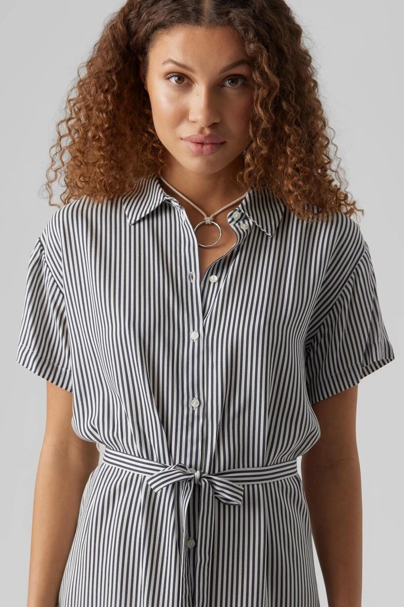 Vero Moda Jurk Vmbumpy Ss Calf Shirt Dress Noos 10279684 Snow White/india Ink Dames Maat - M 2 Vero Moda Jurk Vmbumpy Ss Calf Shirt Dress Noos 10279684 Snow White/india Ink Dames Maat - M - Afbeelding 2