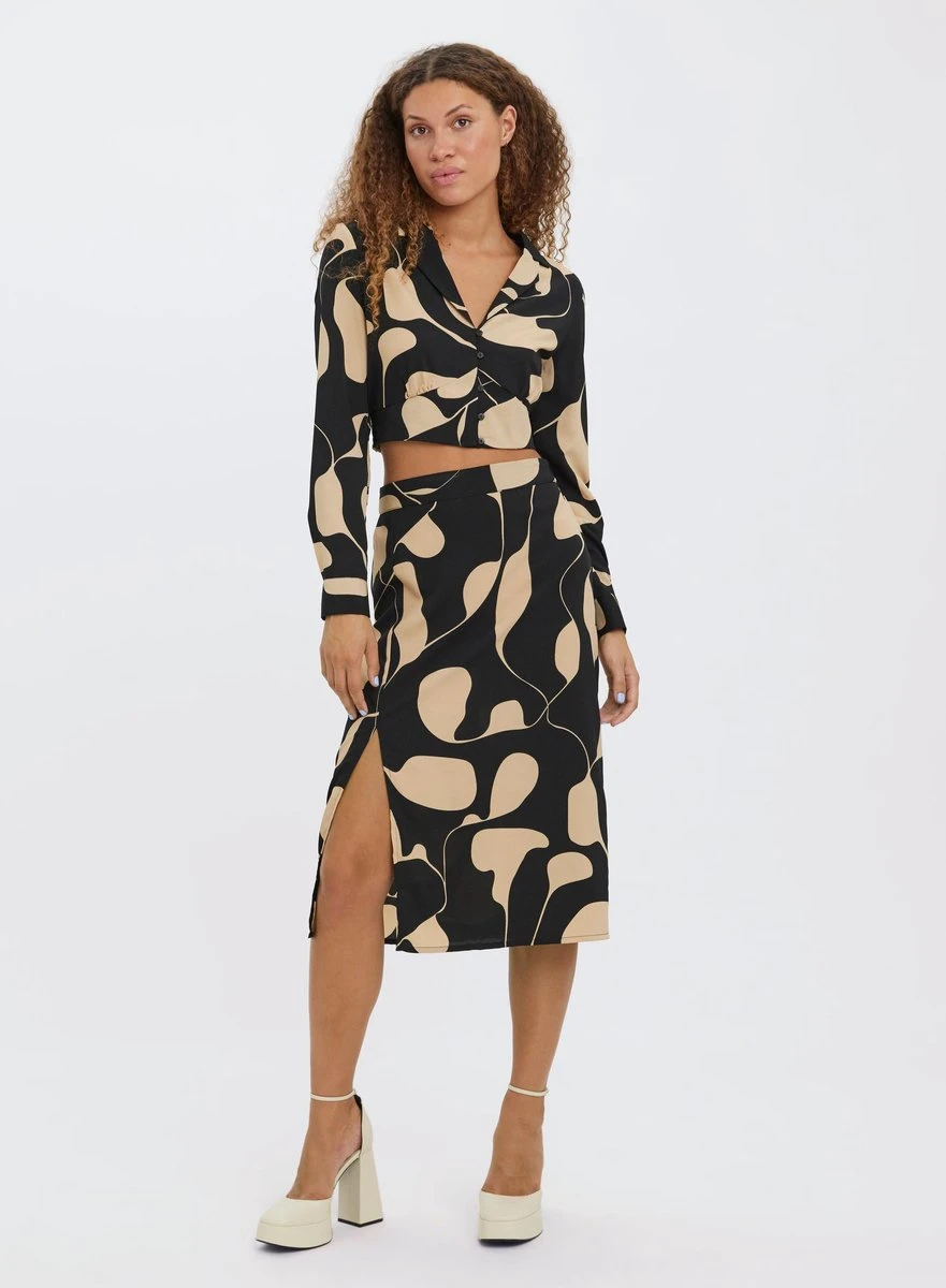 Vero Moda VMLYDIA LS SHORT SHIRT WVN Dames Top Black - Maat XL 2 Vero Moda VMLYDIA LS SHORT SHIRT WVN Dames Top Black - Maat XL - Afbeelding 2