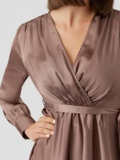 Vero Moda VMDIANA LS SATIN WRAP DRESS WVN BF Dames MINI Wikkeljurk DEEP TAUPE - Maat XS 9 Vero Moda VMDIANA LS SATIN WRAP DRESS WVN BF Dames MINI Wikkeljurk DEEP TAUPE - Maat XS -Vero Moda 900x1200 124
